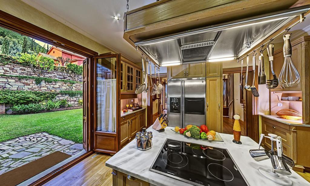 Villa Veneziano Suites & Villa Нидри Екстериор снимка